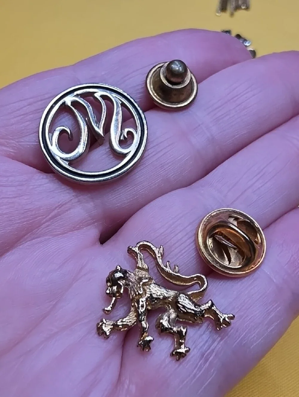 ✨ Gorgeous 8-piece Vintage Estate Costume Jewelry Brooch & Pin Lot ✨️
